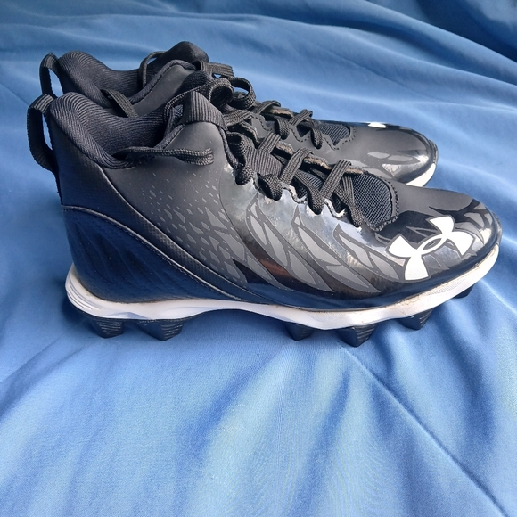 Under Armour Black/White Cleats Size 1Y Unisex - Picture 2 of 6